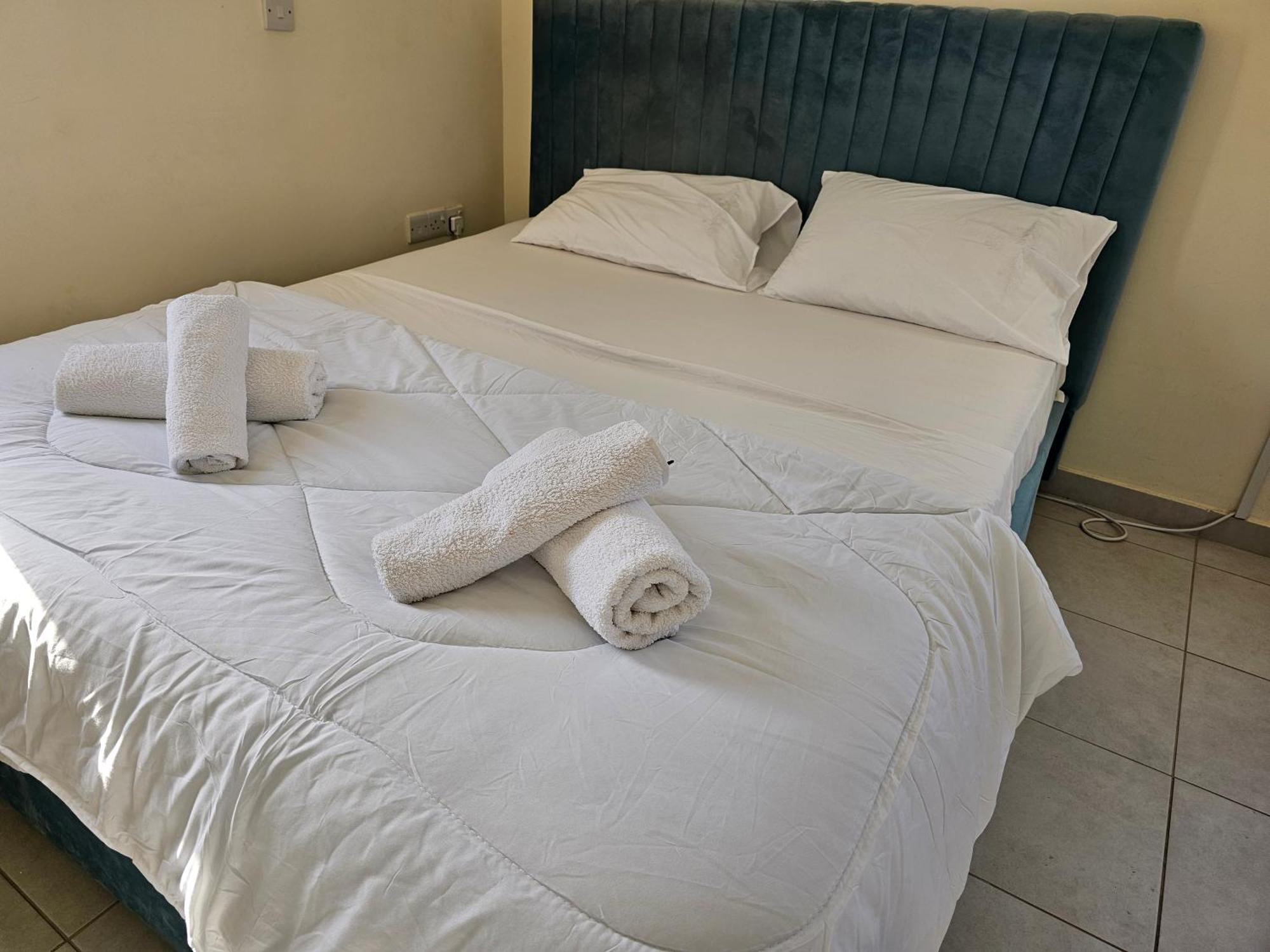 Two Bedroom Holidays Apartment, Walking Distance To The And Harbour Pafos