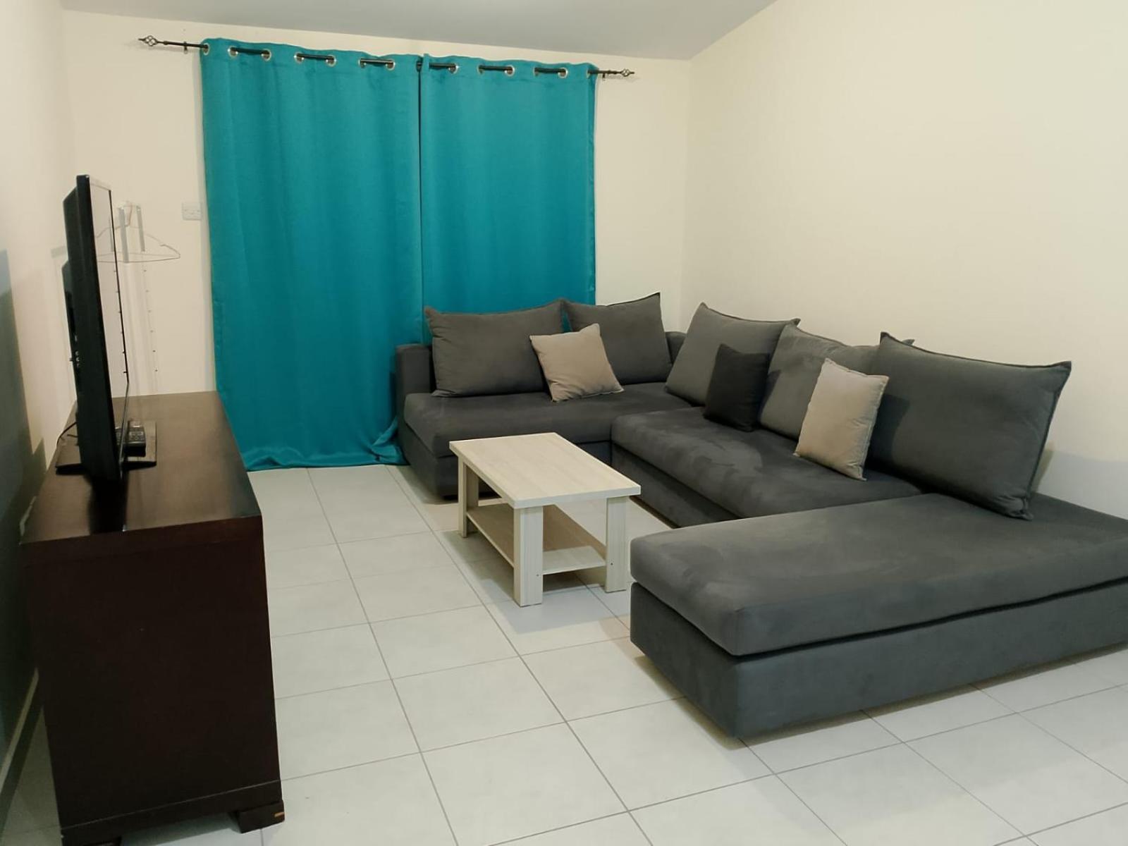 Two Bedroom Holidays Apartment, Walking Distance To The And Harbour Apartament *