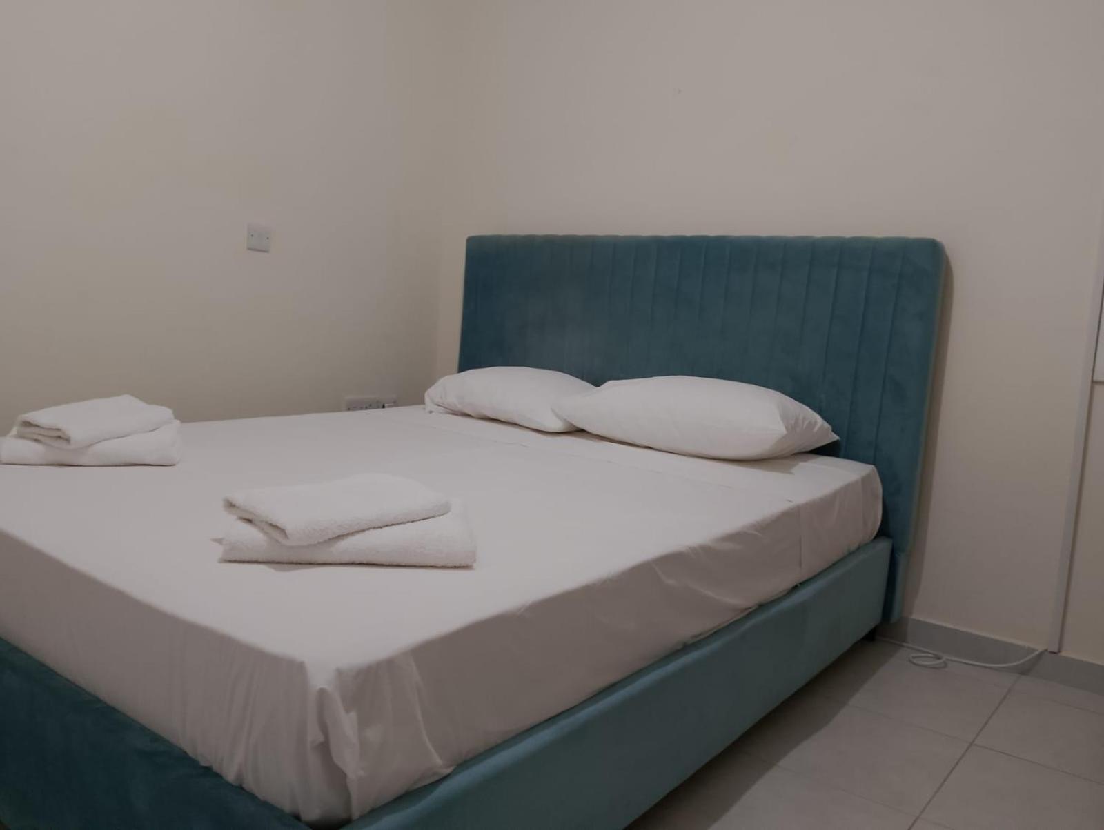 Two Bedroom Holidays Apartment, Walking Distance To The And Harbour Apartament Pafos